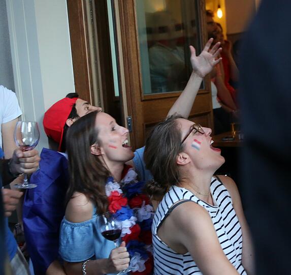 Beim Halbfinale gegen Frankreich müssen die Münchner Fans stark sein. Das zeigen die Bilder vom Public Viewing.