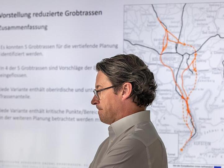 Bundesverkehrsminister Andreas Scheuer (CSU) bei einer Pressekonferenz der Deutschen Bahn. Foto: Peter Kneffel