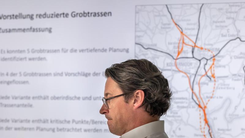 Bundesverkehrsminister Andreas Scheuer (CSU) bei einer Pressekonferenz der Deutschen Bahn. Foto: Peter Kneffel Bundesverkehrsminister Andreas Scheuer (CSU) bei einer Pressekonferenz der Deutschen Bahn. Foto: Peter Kneffel