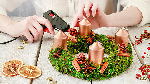 Bei selbstgemachten Adventskränzen ist Kreativität gefragt.