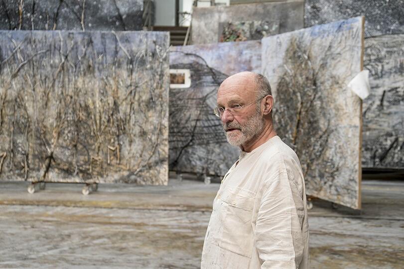 Platz für die größten Bildformate: Anselm Kiefer in seinem Schaulager-Atelier in den südfranzösischen Cervennen.
