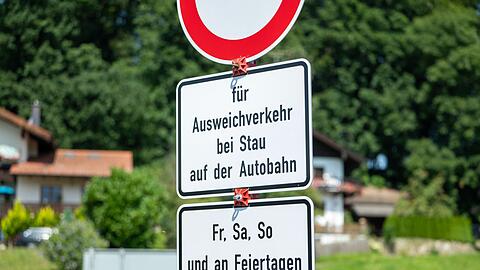Am 15. August dieses Jahres wurden im Landkreis Rosenheim die bundesweit ersten Abfahrtsverbote bei Stau eingeführt. (Archivbild)