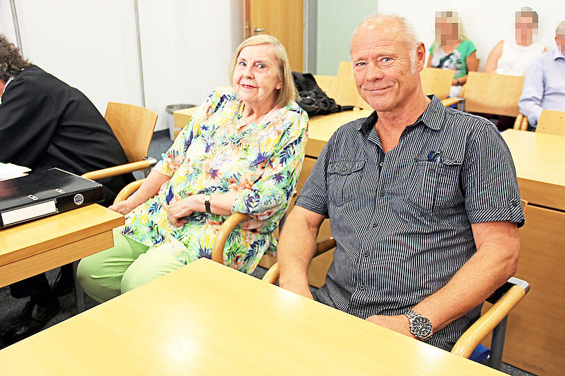 Sie klagen gegen den Lärm: Erna Schmid und Roland Strobach.