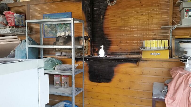 Die Flammen fraßen sich durch das Holz ins Innere.