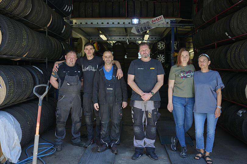 Das Team des Reifenh&auml;ndlers Senjak - ein mittelst&auml;ndischer Familienbetrieb.