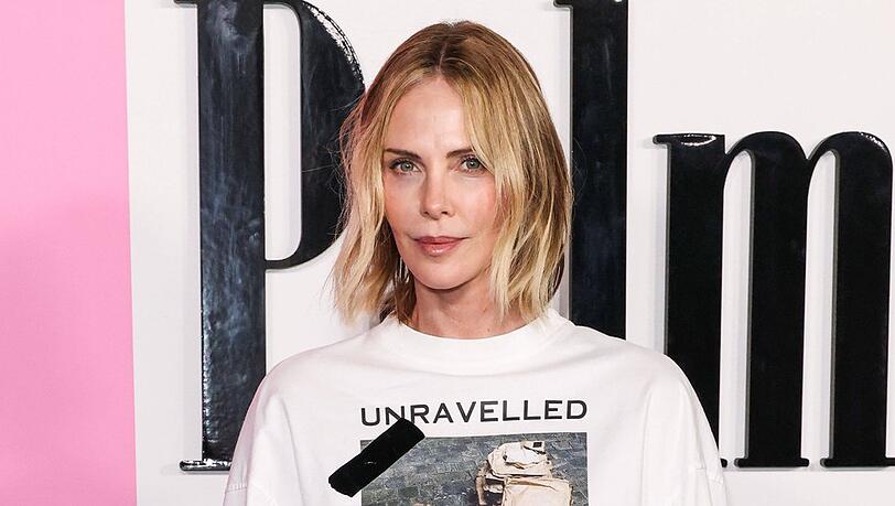 Charlize Theron wuchs mit einem alkoholkranken und gewaltt&auml;tigen Vater auf.
