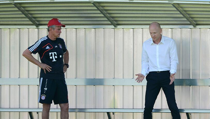 FC Bayern-Trainer Jupp Heynckes versammelte nach dem ersten freien Wochenende seit zwei Monaten seine Mannschaft am Montagnachmittag wieder zum Training um sich. Aufgrund der Länderspiel-Abstellungen und Verletzungen konnte er aber nur acht Spieler an der Säbener Straße begrüßen. FC Bayern-Trainer Jupp Heynckes versammelte nach dem ersten freien Wochenende seit zwei Monaten seine Mannschaft am Montagnachmittag wieder zum Training um sich. Aufgrund der Länderspiel-Abstellungen und Verletzungen konnte er aber nur acht Spieler an der Säbener Straße begrüßen.