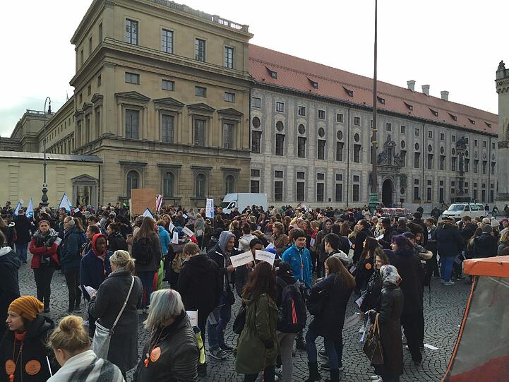 Alle Bilder von der Pfleger-Demo am Dienstag zum Durchklicken.