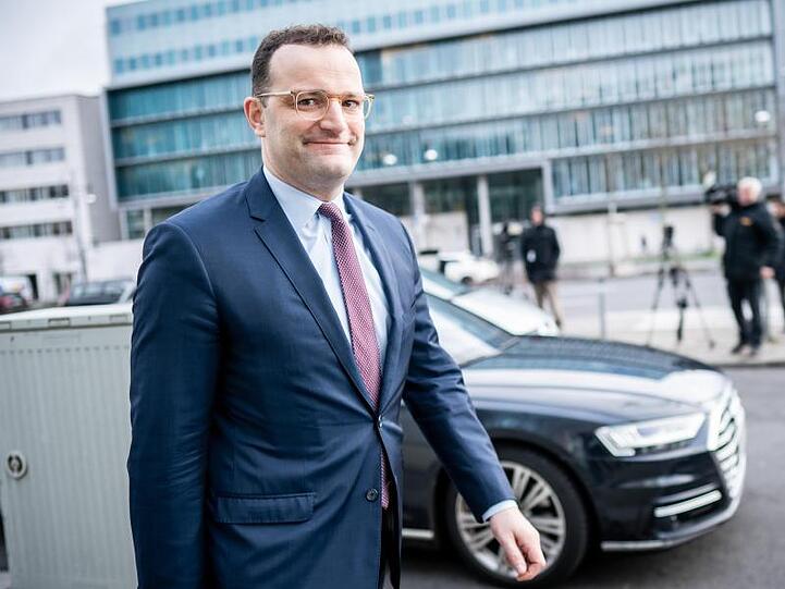 Jens Spahn, Bundesminister für Gesundheit und stellvertretender Bundesvorsitzender der CDU, kommt zu den Sitzungen der CDU-Gremien im Konrad-Adenauer Haus.
