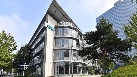 Die CSU-Landesleitung (Franz Josef Strauß-Haus) in der Mies-van-der-Rohe-Straße in Schwabing-Freimann.