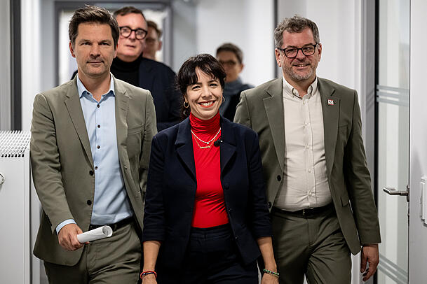 Regieren sie bald in Berlin? Elif Eralp von der Linken, SPD-Politiker Steffen Krach (l.) und Werner Graf (Gr&uuml;ne).