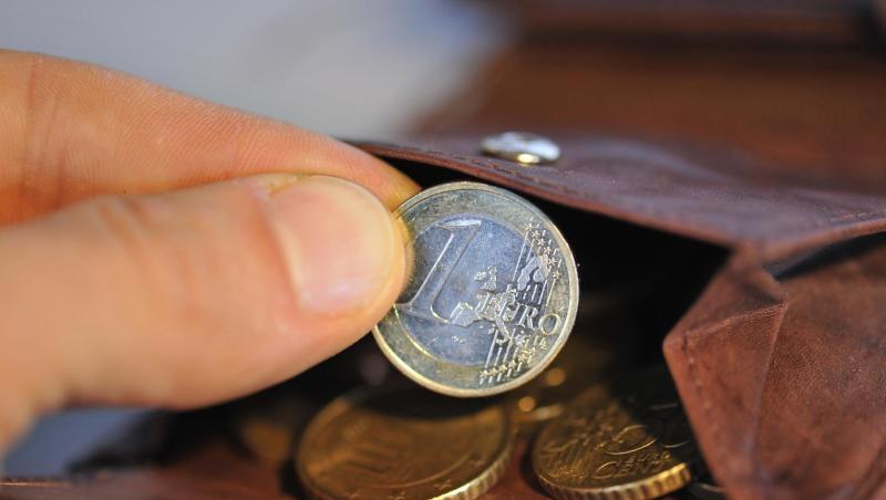 Der Mindestlohn soll bis 2022 auf 10,45 Euro steigen. Der Mindestlohn soll bis 2022 auf 10,45 Euro steigen.