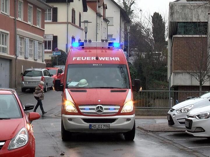 Die Feuerwehr fuhr durch die betroffenen Gebiete und warnte die Bevölkerung per Lautsprecher.