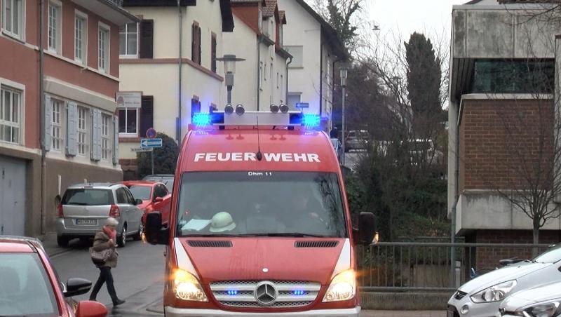 Die Feuerwehr fuhr durch die betroffenen Gebiete und warnte die Bevölkerung per Lautsprecher. Die Feuerwehr fuhr durch die betroffenen Gebiete und warnte die Bevölkerung per Lautsprecher.