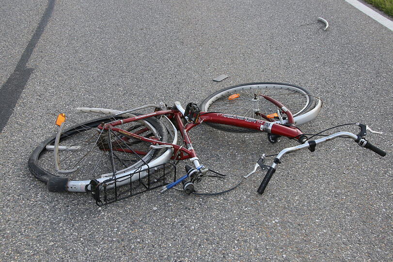 Der 36-jährige Waldkraiburger hatte keine Chance: Er wurde auf seinem Fahrrad von dem Opfel Zafira erfasst und erlitt dabei tödliche Verletzungen.