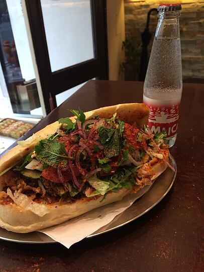 Platz 4: Döner/Kebab; Tipp: Türkitch (4,5 Sterne auf Yelp) Wo: Humboldtstr. 20, 81543 München, Untergiesing