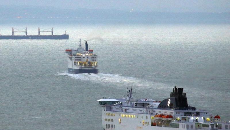 Großbritannen ist nur 34 Kilometer von der EU entfernt: Fähren überqueren bei Dover den Ärmelkanal. Großbritannen ist nur 34 Kilometer von der EU entfernt: Fähren überqueren bei Dover den Ärmelkanal.