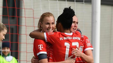 Glódis Viggósdóttir (l.) feiert den ersten Treffer.