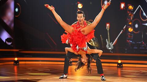 Spitzenleistung am Sonntag: Malika Dzumaev mit Joel Mattli als Elvis.