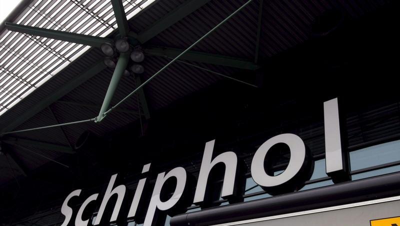 Eingang zum Flughafen Schiphol in Amsterdam Eingang zum Flughafen Schiphol in Amsterdam