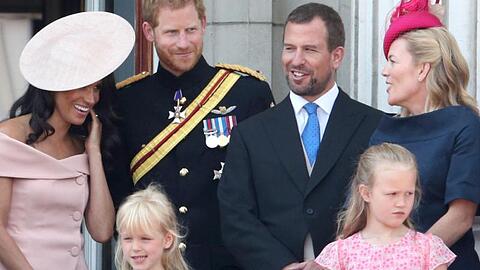 Meghan und Harry mit Peter Phillips (3.v.r.), seiner Frau Autumn und den beiden Töchtern.