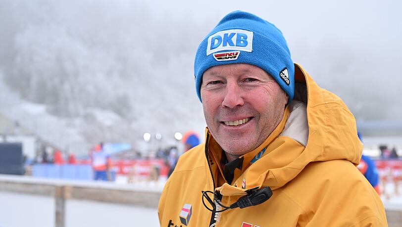 Uros Velepec, Cheftrainer Biathlon Männer beim Deutschen Skiverband, steht beim Biathlon-Weltcup in der Lotto Thüringen Arena am Rennsteig.