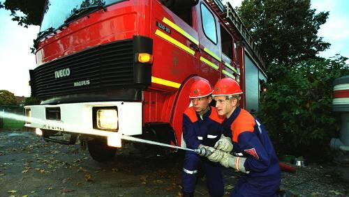 Jugendfeuerwehr im Einsatz: Der Lösch-Nachwuchs hat ein Führerschin-Problem. Jugendfeuerwehr im Einsatz: Der Lösch-Nachwuchs hat ein Führerschin-Problem.
