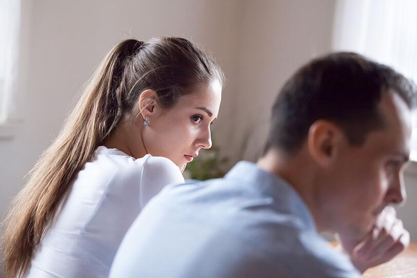 Kann es sein, dass Ihr Streitpartner gar nicht mal so falsch liegt? Versuchen Sie, sich in Ihr Gegenüber hineinzuversetzen und die Situation aus einer anderen Perspektive zu sehen. Kann es sein, dass Ihr Streitpartner gar nicht mal so falsch liegt? Versuchen Sie, sich in Ihr Gegenüber hineinzuversetzen und die Situation aus einer anderen Perspektive zu sehen.