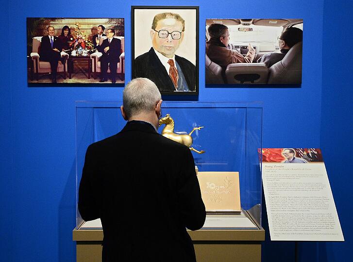 George W. Bush zeigt seine Bilder!