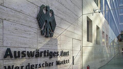 Der Schriftzug "Auswärtiges Amt / Werderscher Markt 1" am Eingang zum Auswärtigen Amt.