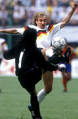 Rudi Völler beim 1:1 gegen Kolumbien.