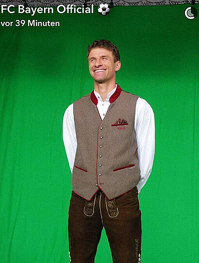 Und immer schön lächeln: Thomas Müller beim Foto-Shooting.