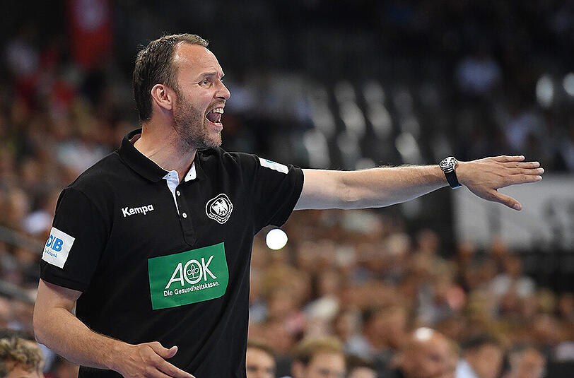 Bundestrainer Dagur Sigurdsson startet mit der deutschen Handball-Nationalmannschaft Anfang November in die EM-Qualifikation. (Archivbild)