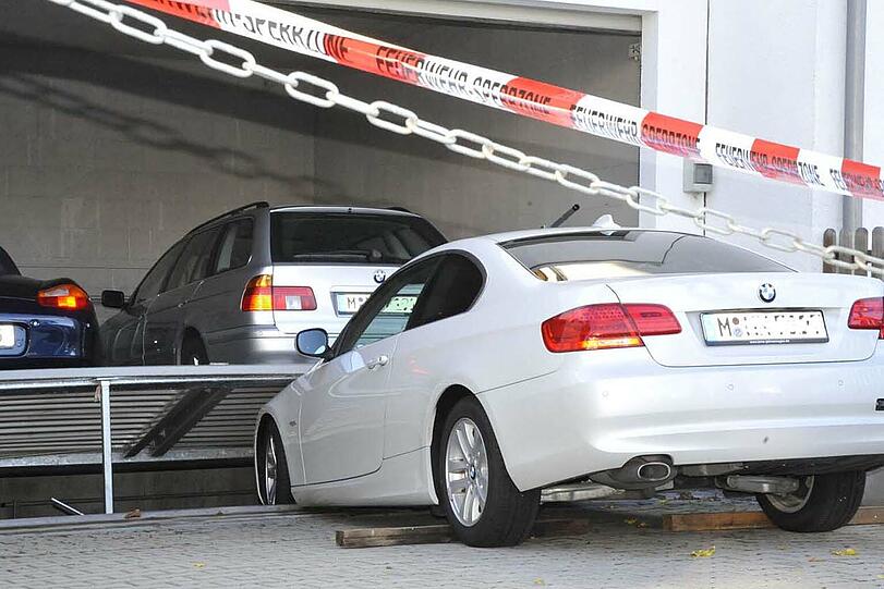 Dumm gelaufen, aber nochmal gut gegangen - in Moosach hat sich eine Duplex-Garage verselbstständigt.