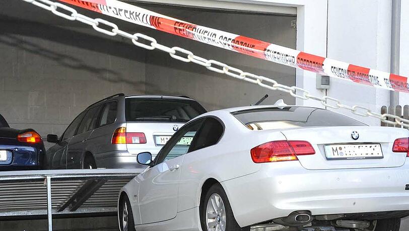 Dumm gelaufen, aber nochmal gut gegangen - in Moosach hat sich eine Duplex-Garage verselbstständigt. Dumm gelaufen, aber nochmal gut gegangen - in Moosach hat sich eine Duplex-Garage verselbstständigt.