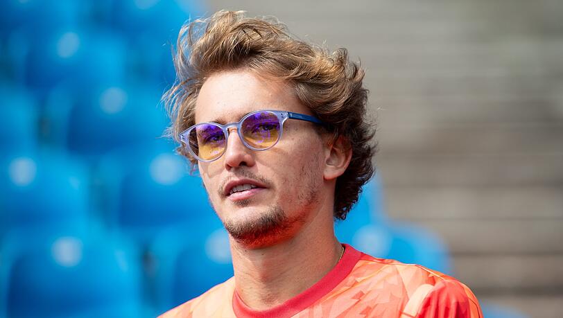 Alexander Zverev aus Deutschland nimmt an der Pressekonferenz teil.