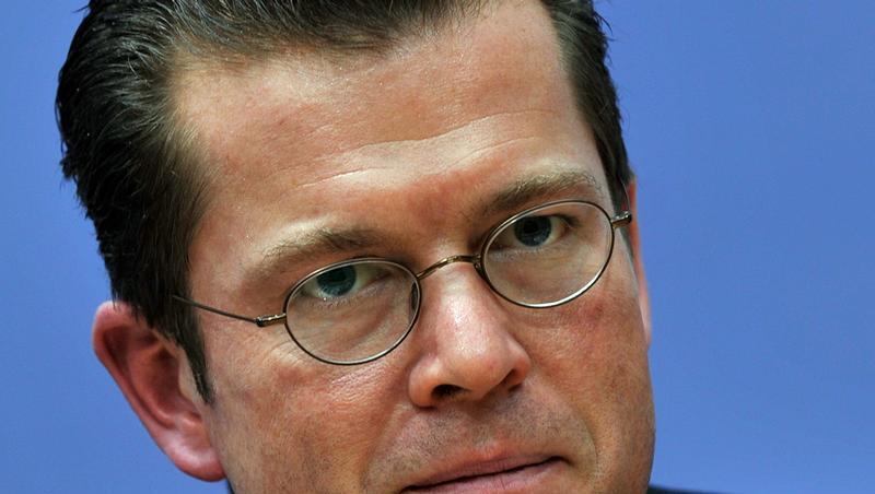 Bundeswirtschaftsminister Karl-Theodor zu Guttenberg während einer Pressekonferenz in Berlin. Bundeswirtschaftsminister Karl-Theodor zu Guttenberg während einer Pressekonferenz in Berlin.
