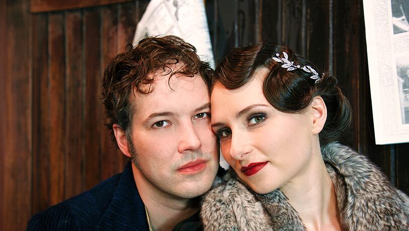 Camille Schnoor (Fürstin Alexandra Maria) und Daniel Prohaska (Viktor Ronai). Camille Schnoor (Fürstin Alexandra Maria) und Daniel Prohaska (Viktor Ronai).