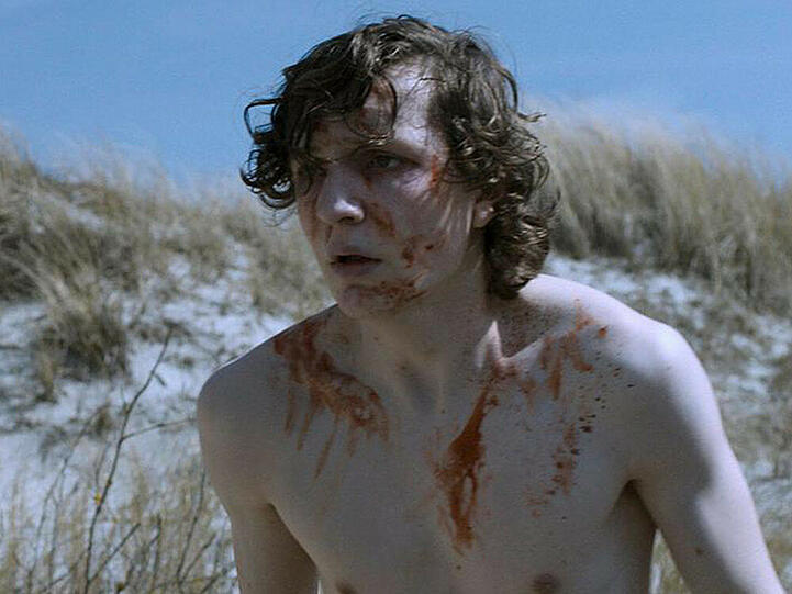 "Tatort: Mord auf Langeoog": Florian wird total verstört neben der Leiche in den Dünen gefunden