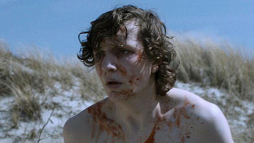 "Tatort: Mord auf Langeoog": Florian wird total verstört neben der Leiche in den Dünen gefunden "Tatort: Mord auf Langeoog": Florian wird total verstört neben der Leiche in den Dünen gefunden