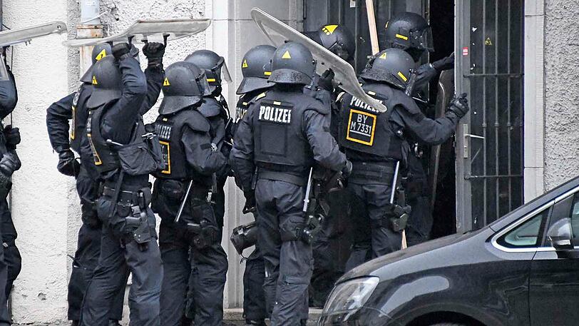 Anschließend durchsuchten die Beamten das Haus.