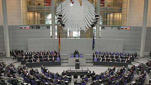 Der Deutsche Bundestag: 612 Abgeordnete sitzen im Parlament. Der Deutsche Bundestag: 612 Abgeordnete sitzen im Parlament.