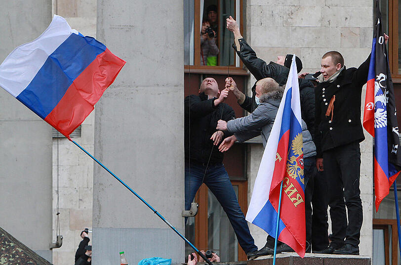 Russische Demonstranten in Donezk.