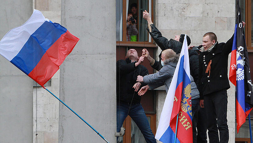 Russische Demonstranten in Donezk. Russische Demonstranten in Donezk.