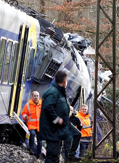 Weitere Bilder vom komplett zerstörten Meridianzug.
