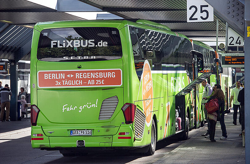 Bus vertauscht: Eine Verwechslung bei Flixbus hat einige Fahrgäste viel Zeit und Nerven gekostet.