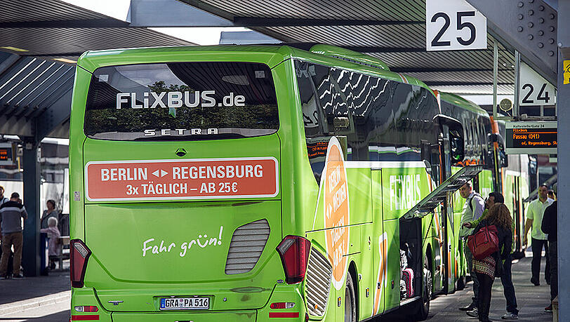 Bus vertauscht: Eine Verwechslung bei Flixbus hat einige Fahrgäste viel Zeit und Nerven gekostet. Bus vertauscht: Eine Verwechslung bei Flixbus hat einige Fahrgäste viel Zeit und Nerven gekostet.