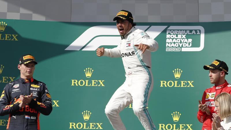 Lewis Hamilton (M) vom Team Mercedes hat sich beim Großen Preis von Ungarn seinen achten Saisonsieg gesichert. Lewis Hamilton (M) vom Team Mercedes hat sich beim Großen Preis von Ungarn seinen achten Saisonsieg gesichert.
