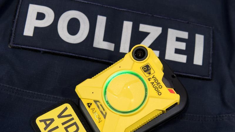 Die Nutzung von Bodycams bei Einsätzen der Bundespolizei war lange umstritten. Für Aufregung sorgte zuletzt die Speicherung der Aufnahmen in einer Cloud des Internet-Giganten Amazon.