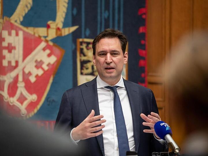 Georg Eisenreich (CSU), Justizminister von Bayern, spricht im Landtag. Foto: Daniel Karmann/dpa